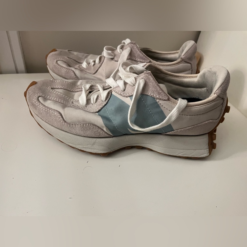 New Balance 327
